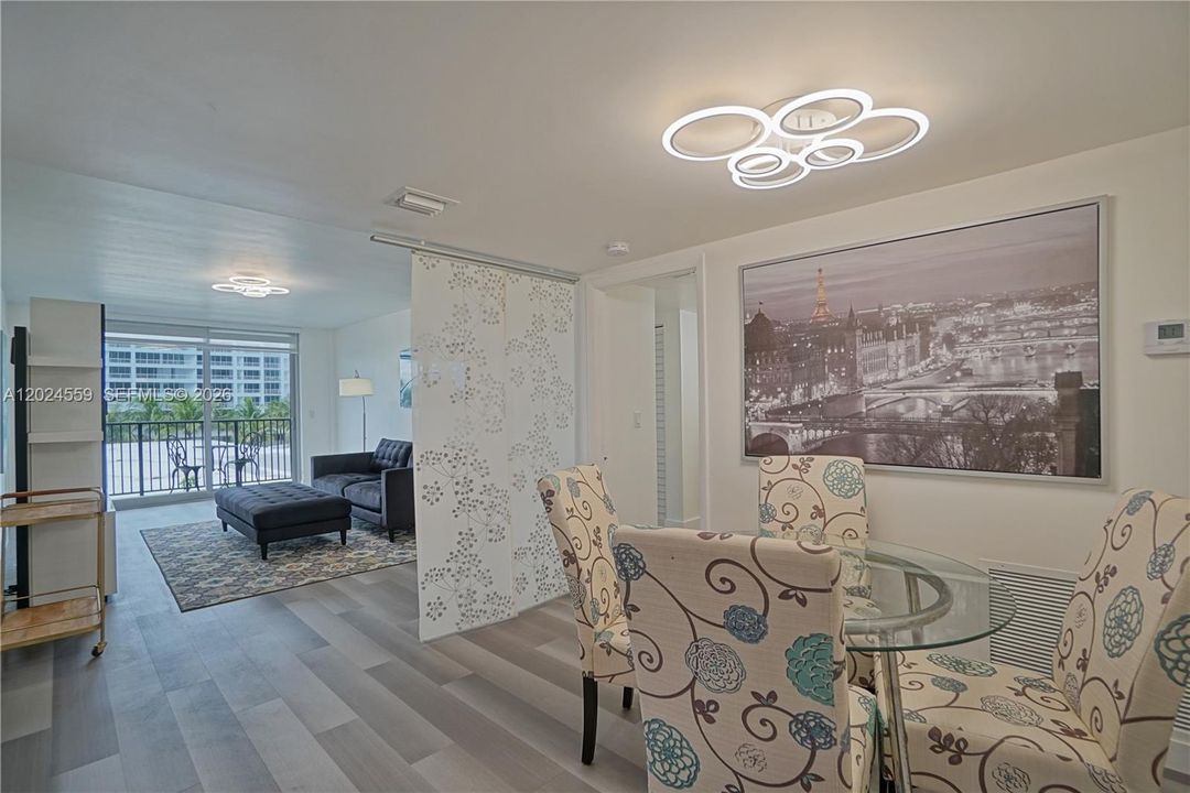For Sale: $675,000 (2 beds, 2 baths, 1024 Square Feet)