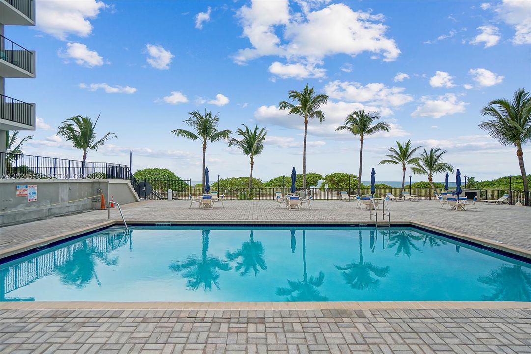 For Sale: $640,000 (2 beds, 2 baths, 1024 Square Feet)