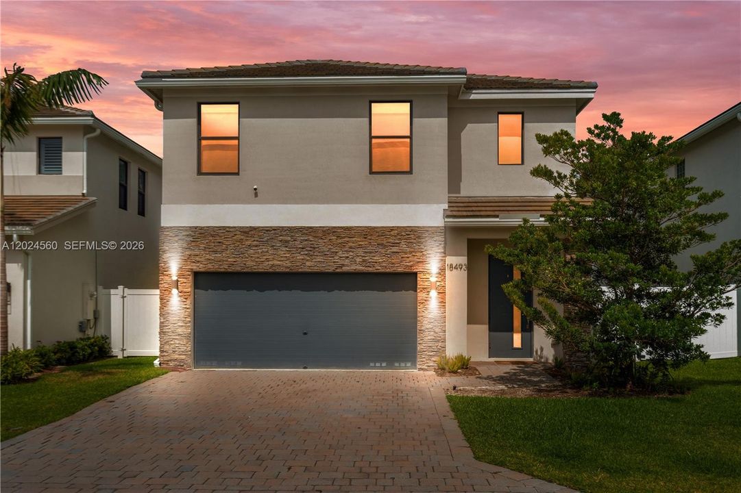 For Sale: $850,000 (4 beds, 3 baths, 2528 Square Feet)