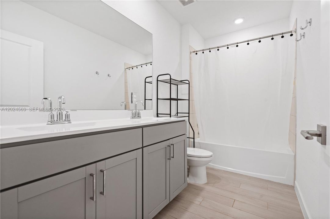 For Sale: $850,000 (4 beds, 3 baths, 2528 Square Feet)