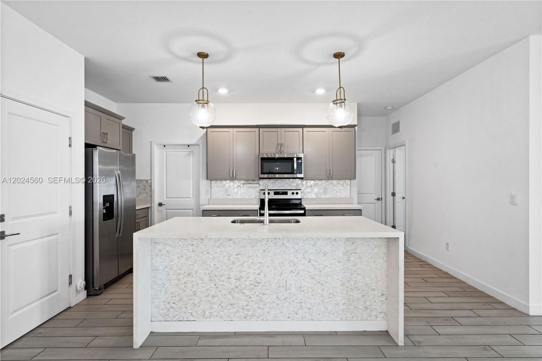 For Sale: $850,000 (4 beds, 3 baths, 2528 Square Feet)
