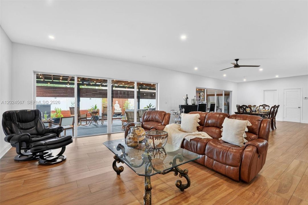 For Sale: $829,000 (4 beds, 3 baths, 2744 Square Feet)