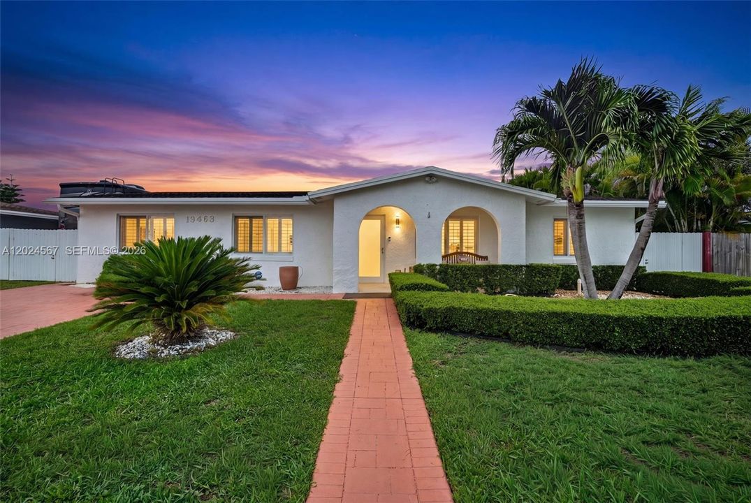 For Sale: $829,000 (4 beds, 3 baths, 2744 Square Feet)