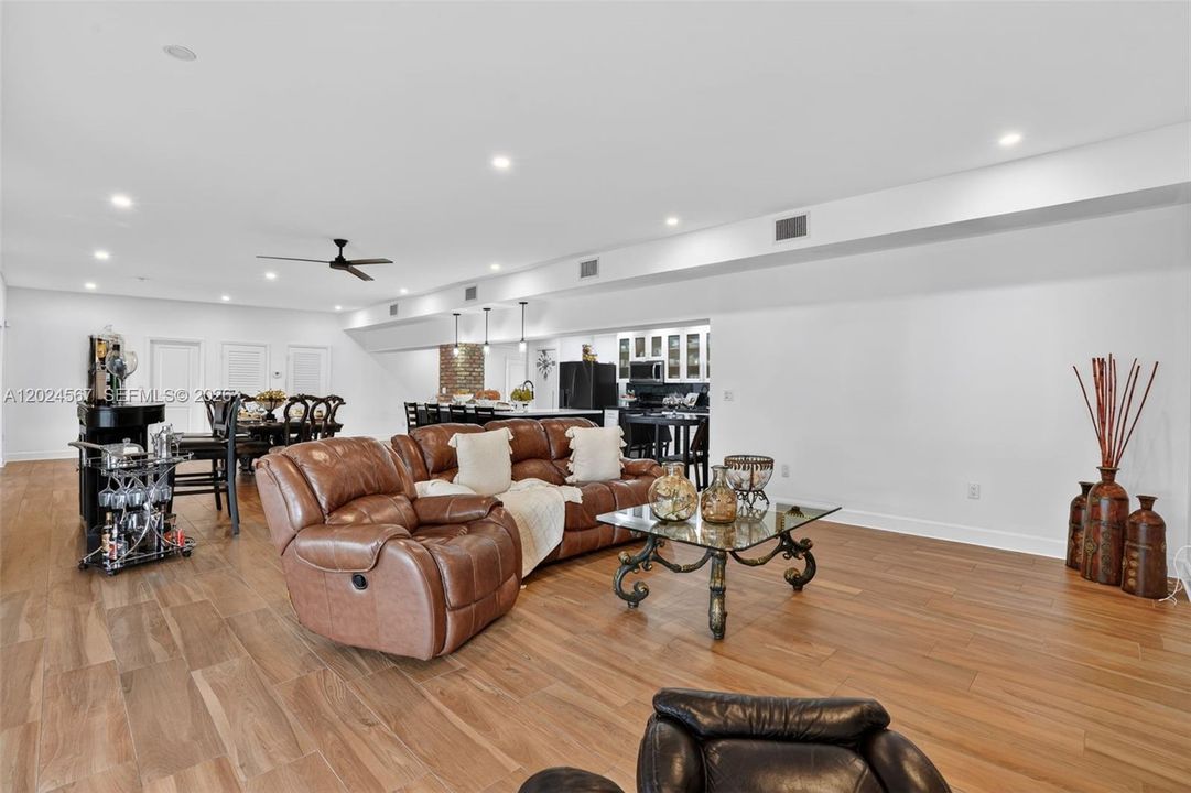 For Sale: $829,000 (4 beds, 3 baths, 2744 Square Feet)