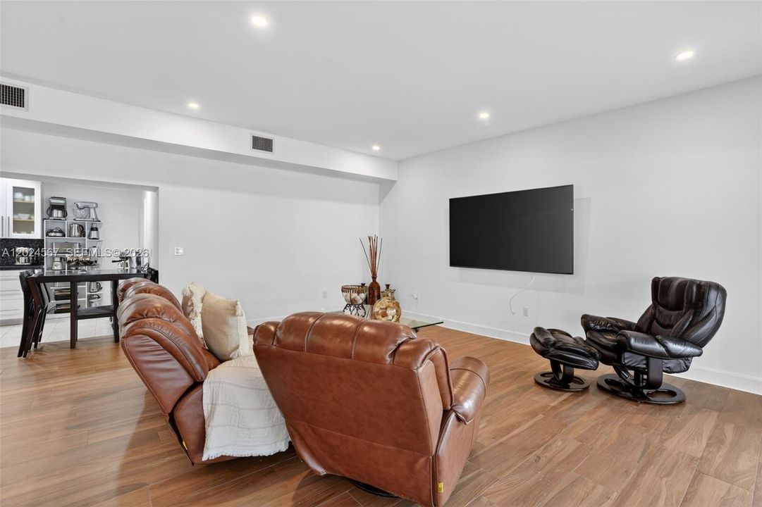 For Sale: $829,000 (4 beds, 3 baths, 2744 Square Feet)