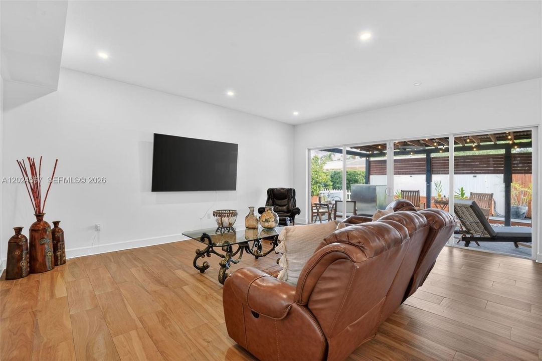 For Sale: $829,000 (4 beds, 3 baths, 2744 Square Feet)