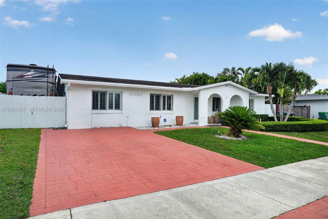 For Sale: $829,000 (4 beds, 3 baths, 2744 Square Feet)