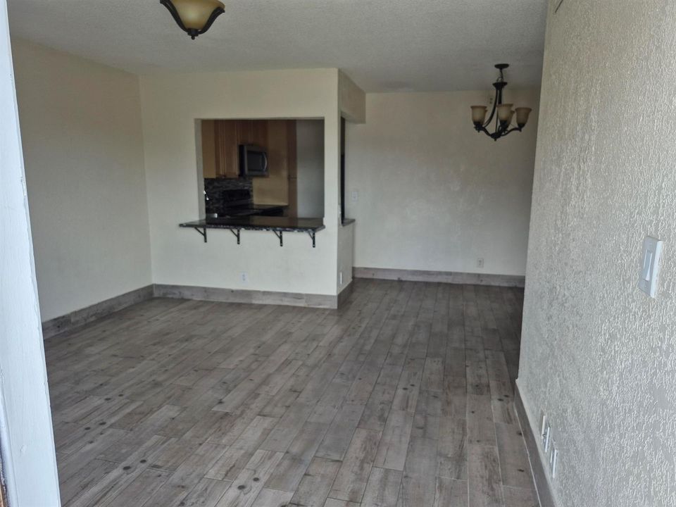10039 Winding- Living Area 2