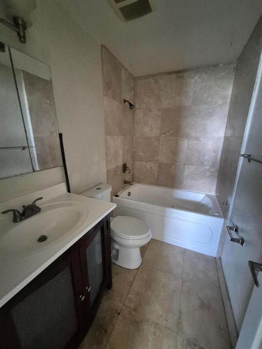 10039 Winding- Primary Bathroom