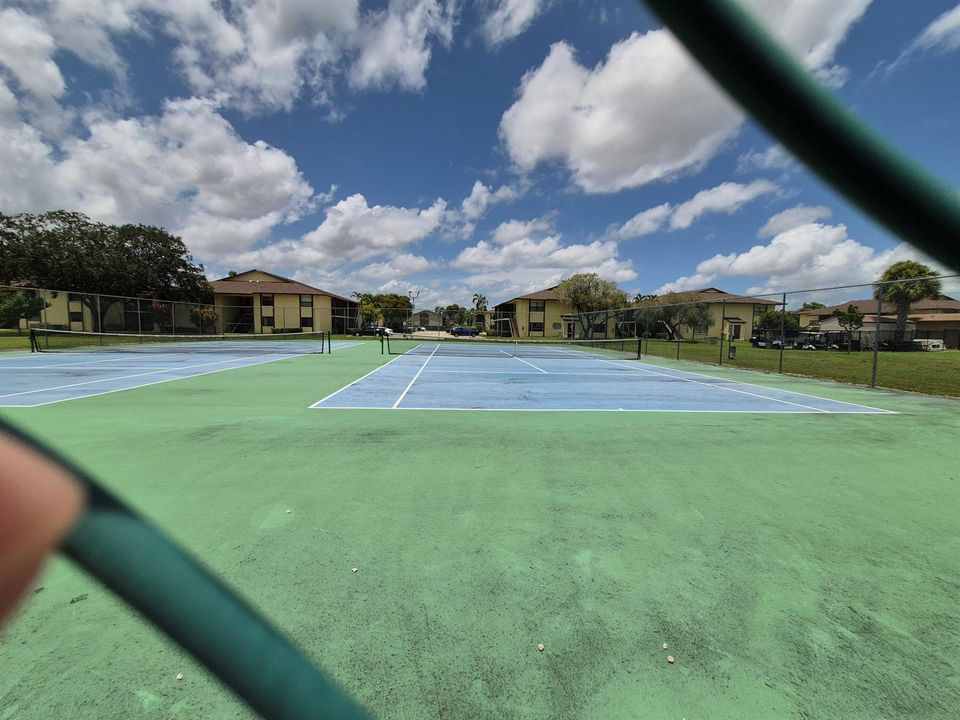 10039 Winding- Tennis Court