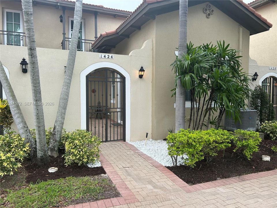 Active With Contract: $3,450 (3 beds, 3 baths, 1817 Square Feet)