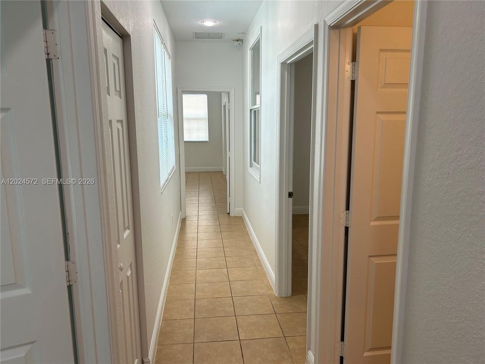 Active With Contract: $3,450 (3 beds, 3 baths, 1817 Square Feet)