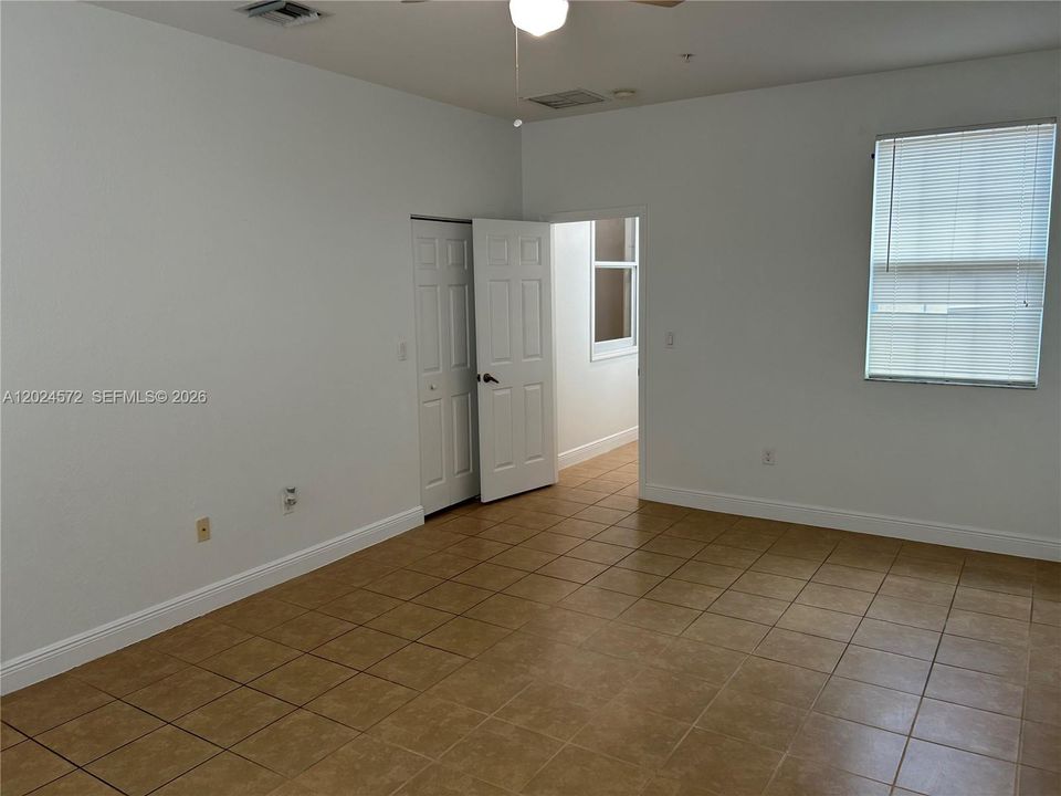 Active With Contract: $3,450 (3 beds, 3 baths, 1817 Square Feet)
