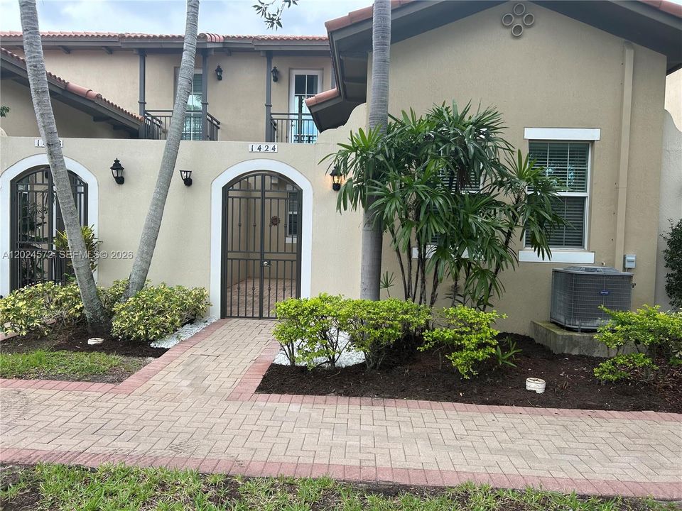 Active With Contract: $3,450 (3 beds, 3 baths, 1817 Square Feet)