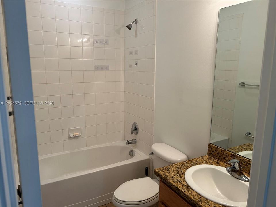 Active With Contract: $3,450 (3 beds, 3 baths, 1817 Square Feet)