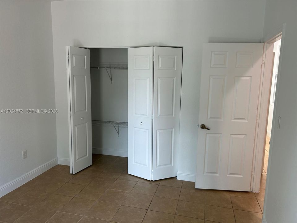 Active With Contract: $3,450 (3 beds, 3 baths, 1817 Square Feet)