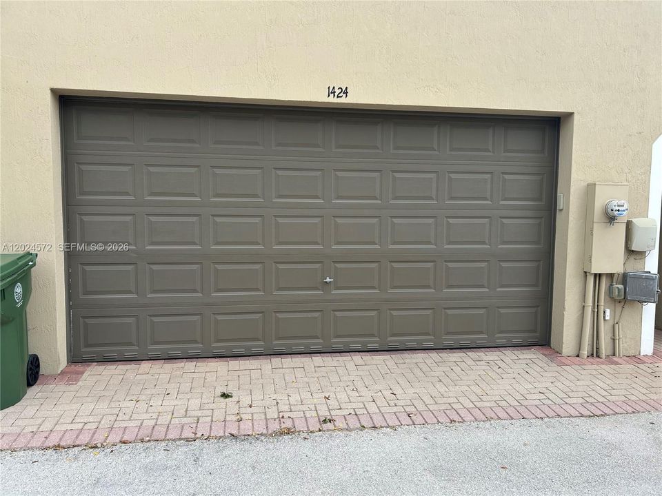 Active With Contract: $3,450 (3 beds, 3 baths, 1817 Square Feet)