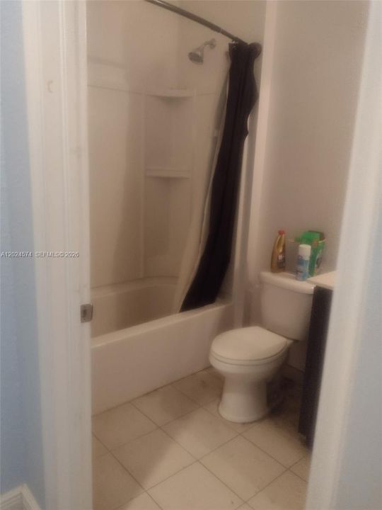 Activo con contrato: $325,000 (3 camas, 2 baños, 1586 Pies cuadrados)