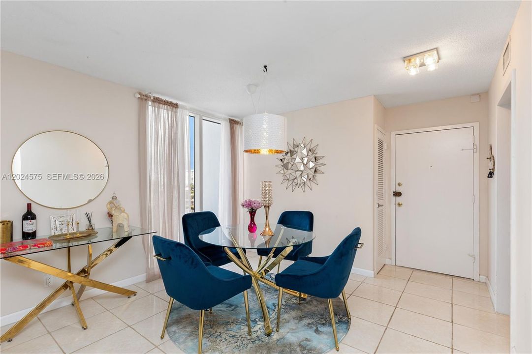 For Rent: $3,000 (2 beds, 2 baths, 1312 Square Feet)