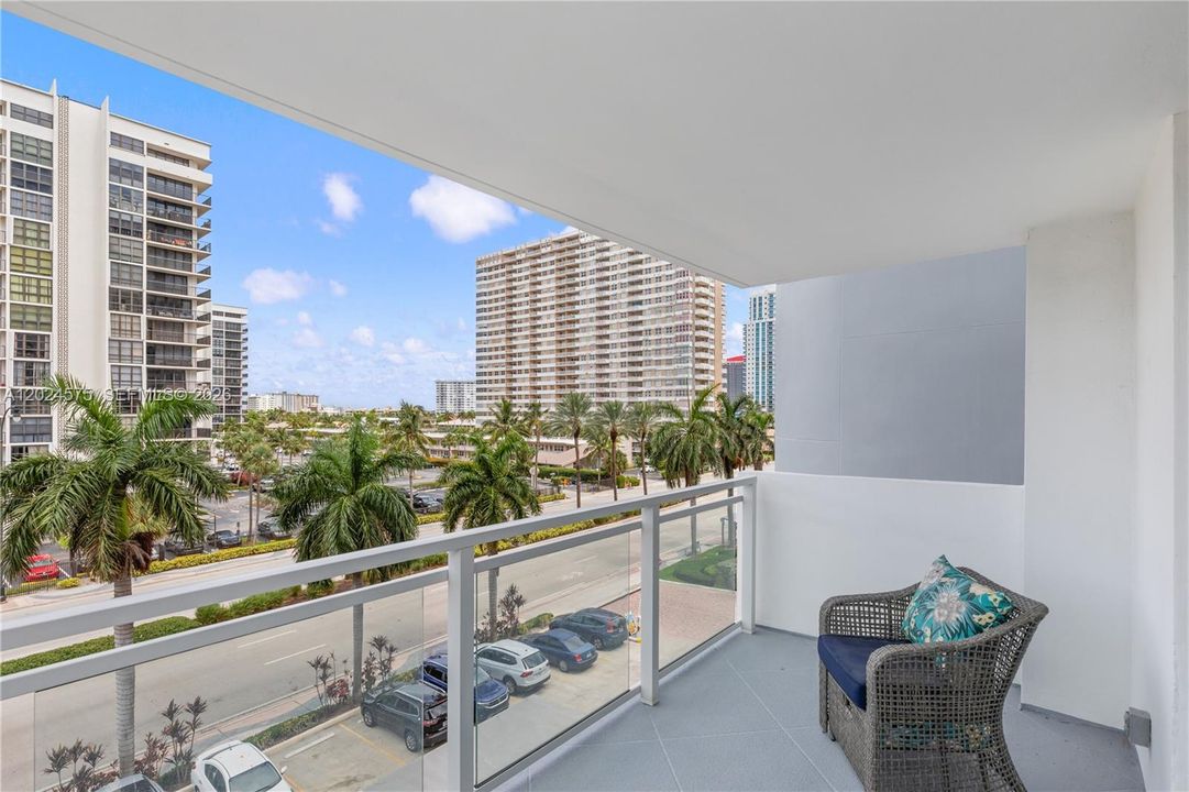 For Rent: $3,000 (2 beds, 2 baths, 1312 Square Feet)
