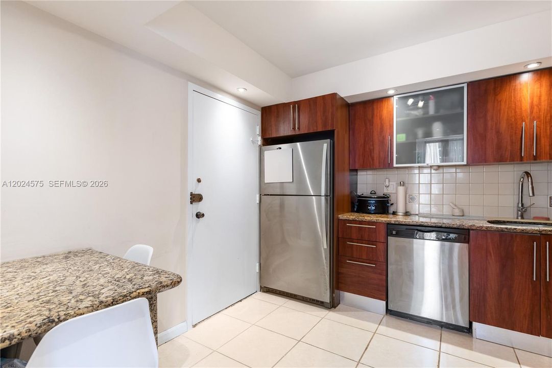 For Rent: $3,000 (2 beds, 2 baths, 1312 Square Feet)