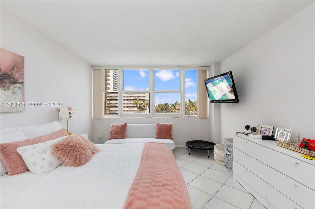 For Rent: $3,000 (2 beds, 2 baths, 1312 Square Feet)