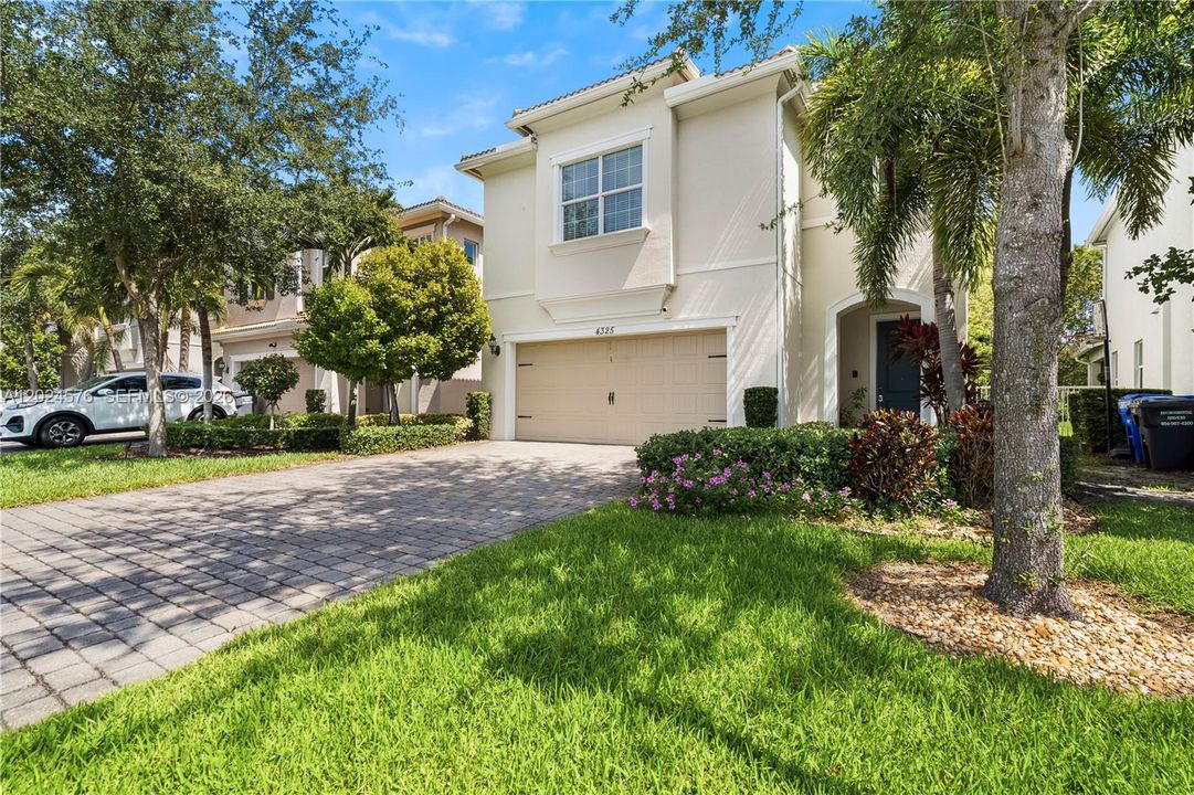 For Rent: $5,300 (3 beds, 2 baths, 2423 Square Feet)
