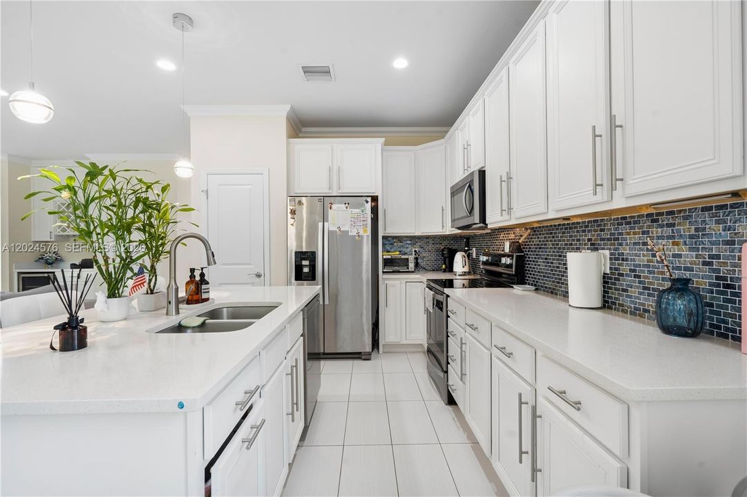 For Rent: $5,300 (3 beds, 2 baths, 2423 Square Feet)