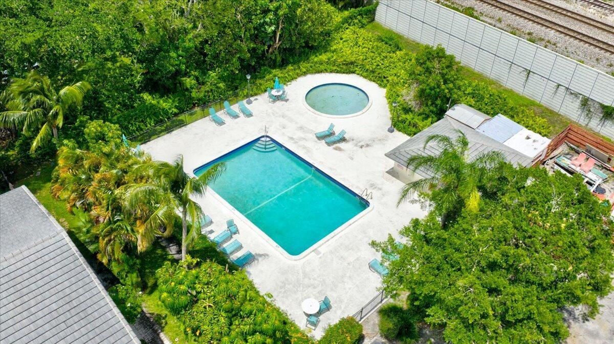 Amenities/pool