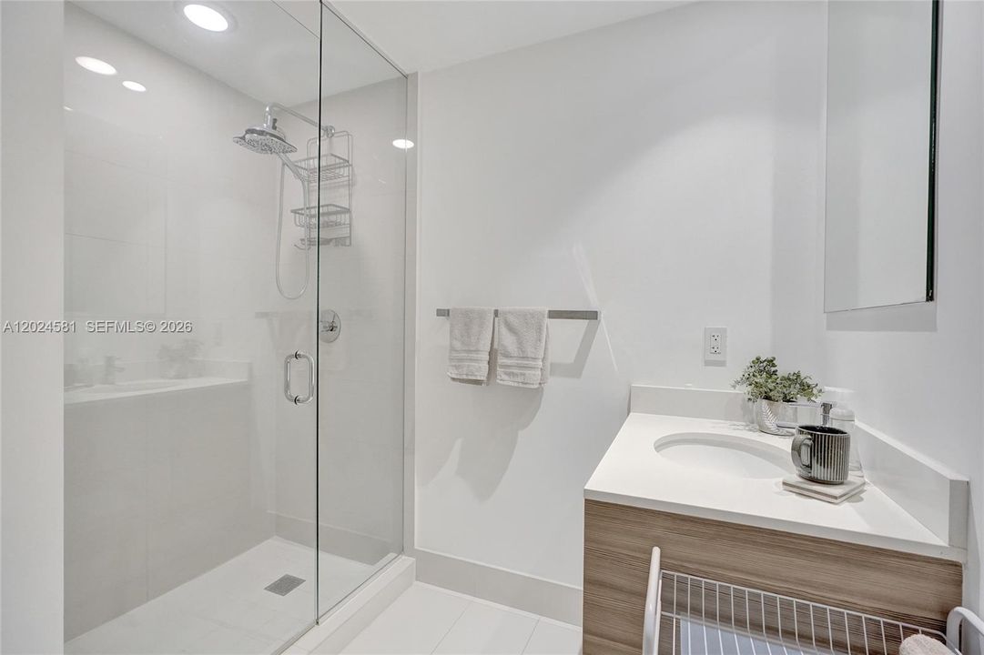 В аренду: $4,250 (1 спален, 1 ванн, 593 Квадратных фут)