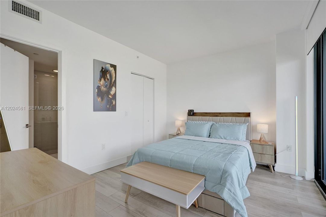 В аренду: $4,250 (1 спален, 1 ванн, 593 Квадратных фут)