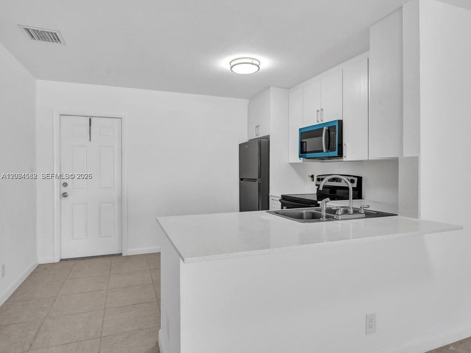 В аренду: $1,995 (2 спален, 1 ванн, 5348 Квадратных фут)