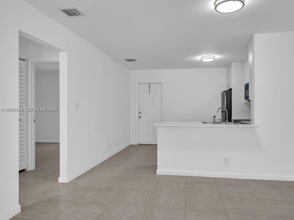 В аренду: $1,995 (2 спален, 1 ванн, 5348 Квадратных фут)