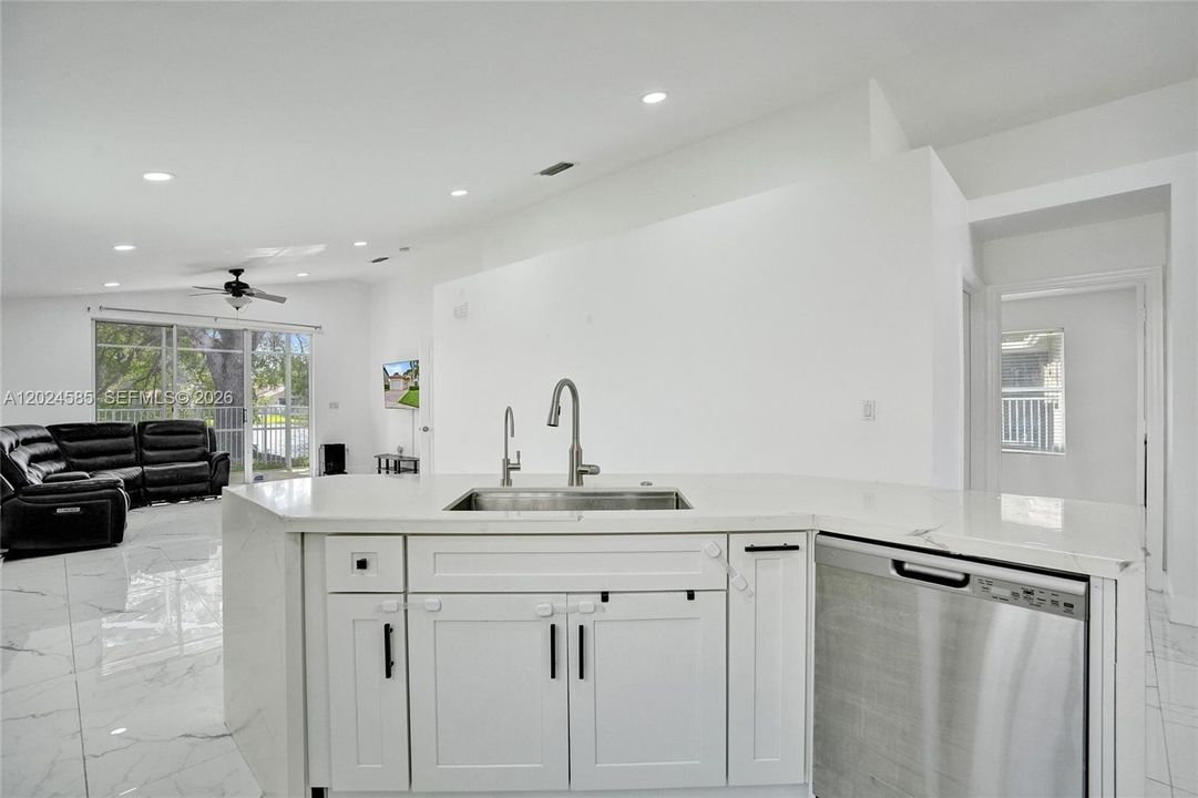 For Rent: $3,990 (3 beds, 2 baths, 1416 Square Feet)