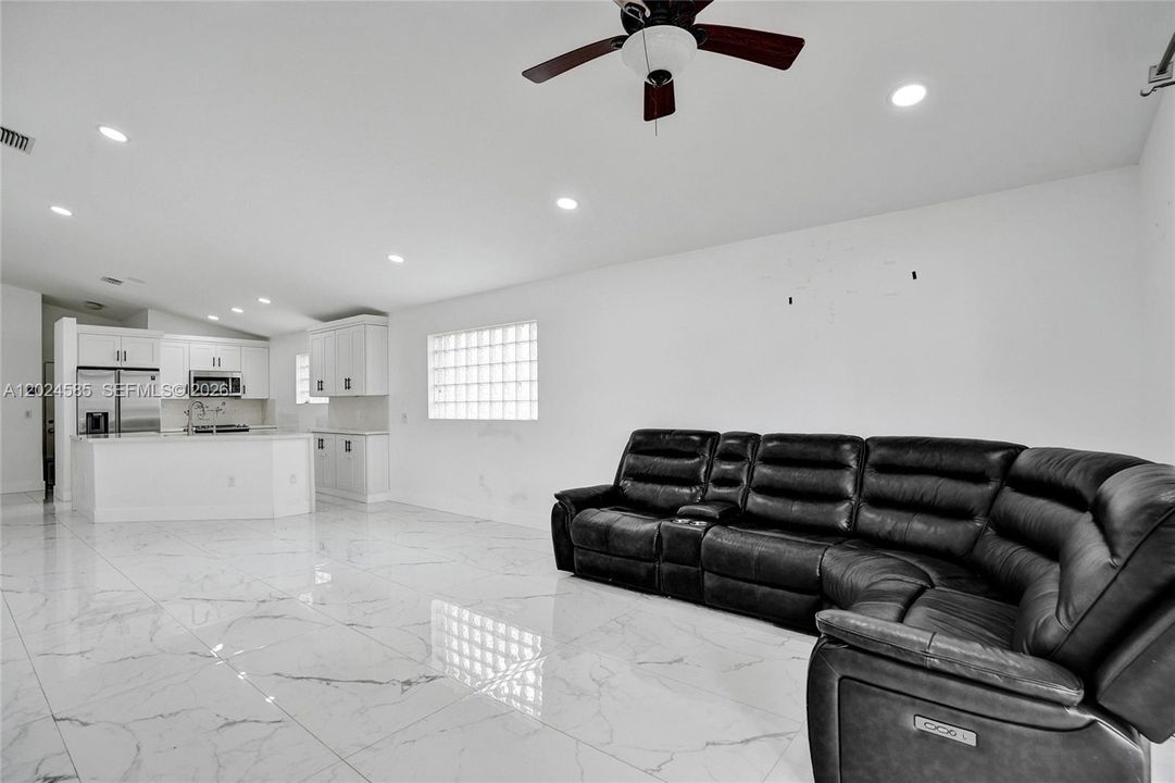 For Rent: $3,990 (3 beds, 2 baths, 1416 Square Feet)