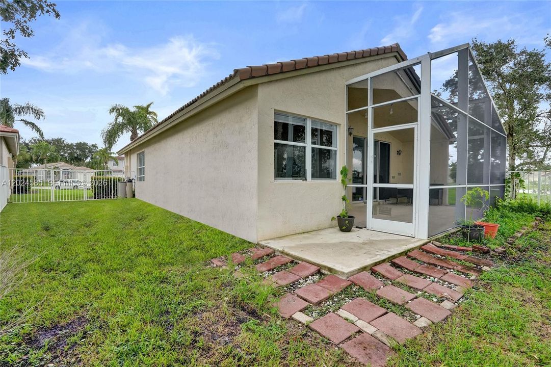For Rent: $3,990 (3 beds, 2 baths, 1416 Square Feet)