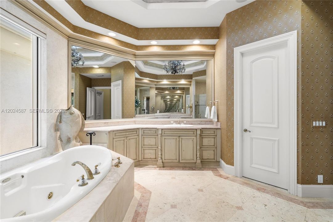 For Sale: $7,500,000 (5 beds, 5 baths, 6867 Square Feet)