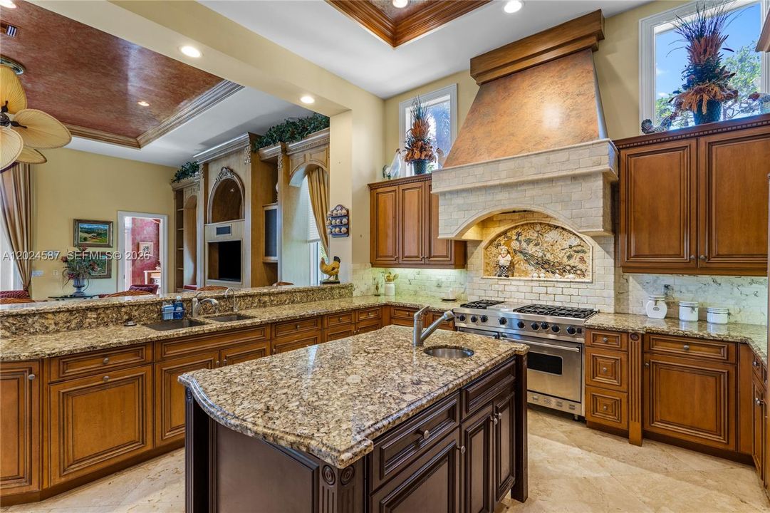 For Sale: $7,500,000 (5 beds, 5 baths, 6867 Square Feet)