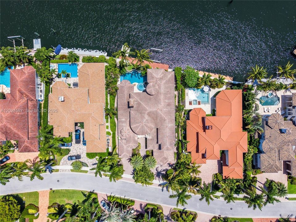 For Sale: $7,500,000 (5 beds, 5 baths, 6867 Square Feet)
