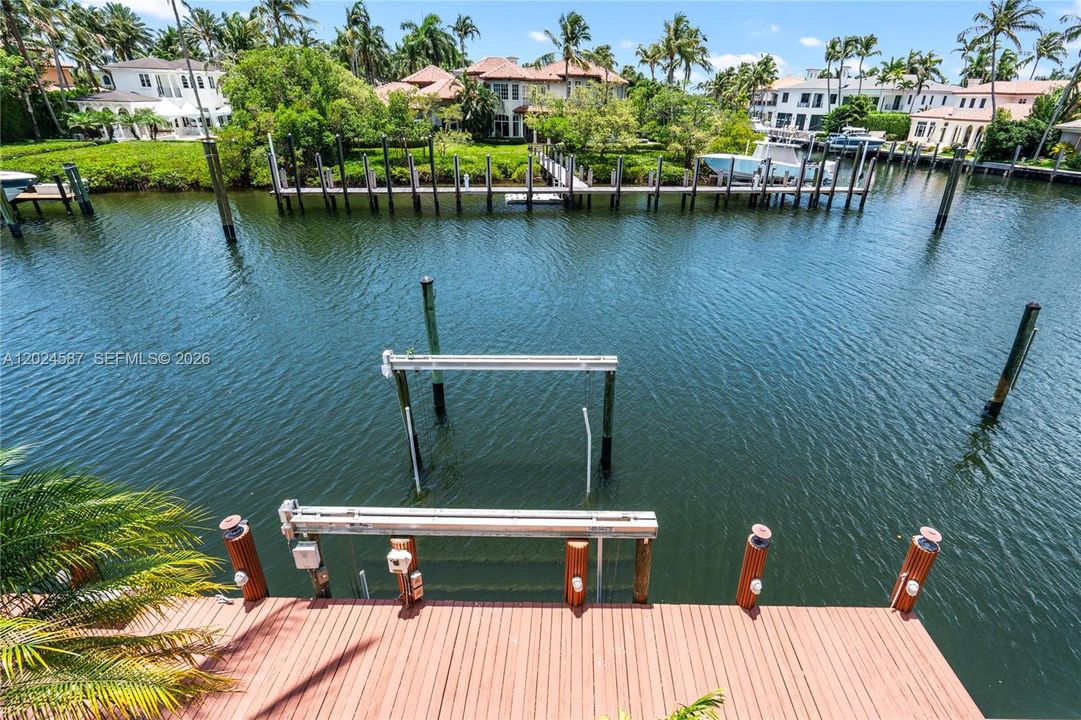 For Sale: $7,500,000 (5 beds, 5 baths, 6867 Square Feet)