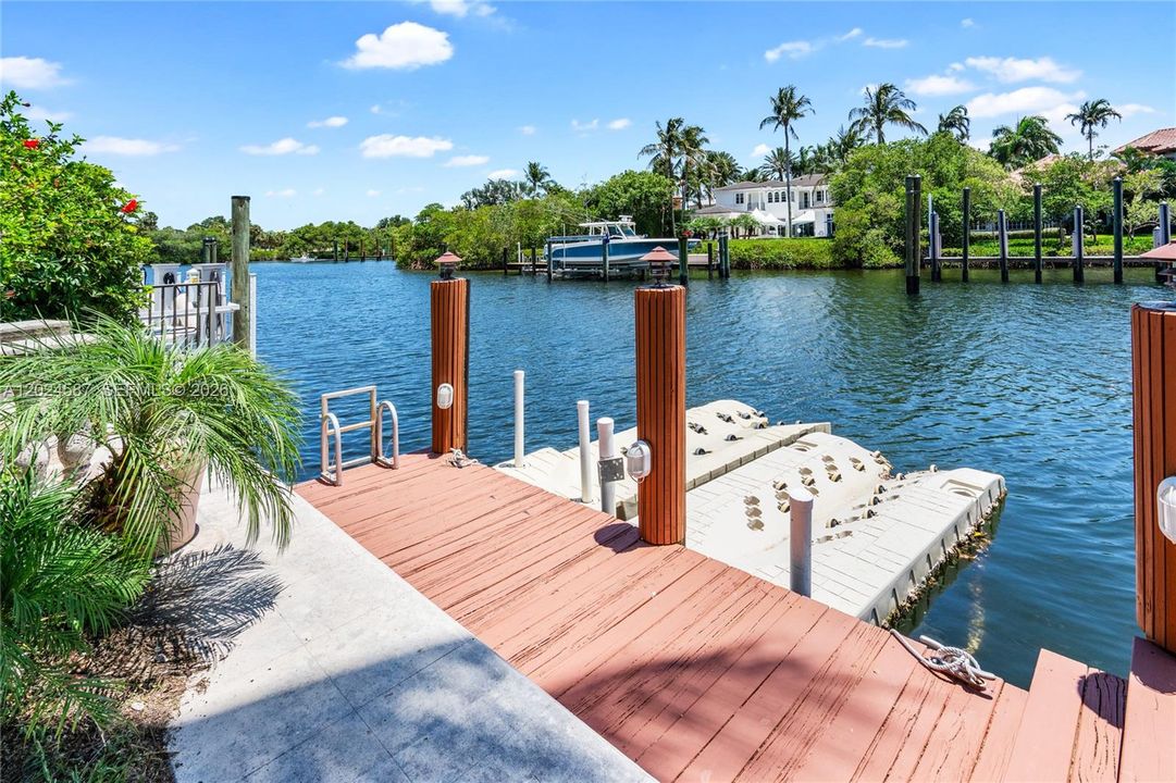 For Sale: $7,500,000 (5 beds, 5 baths, 6867 Square Feet)