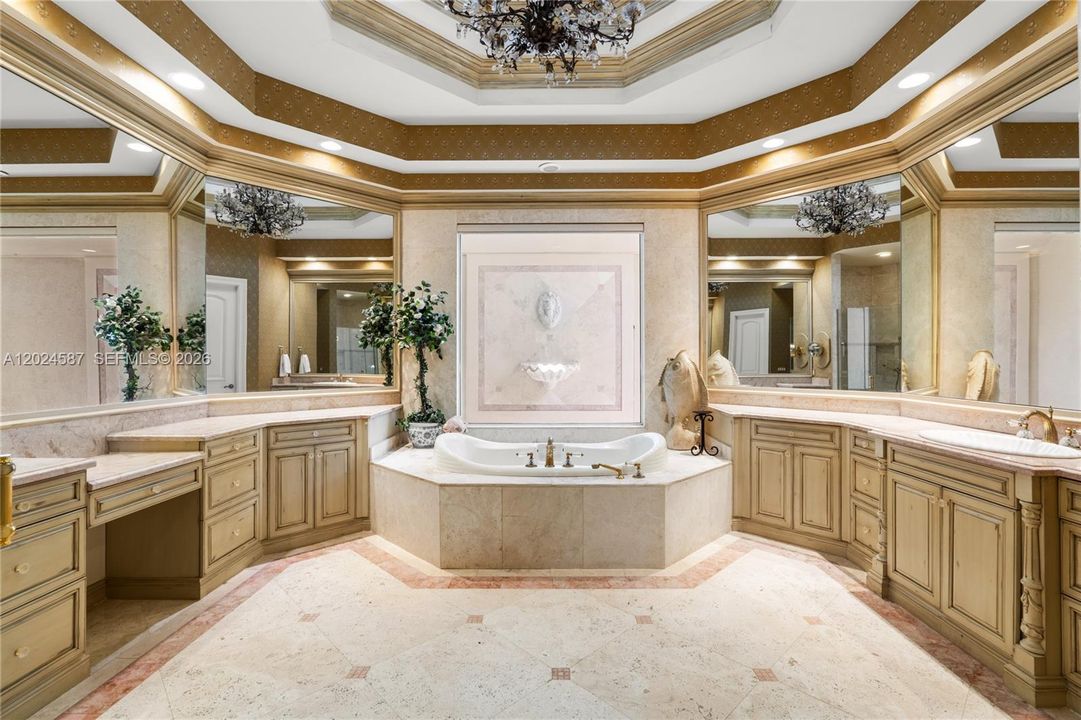 For Sale: $7,500,000 (5 beds, 5 baths, 6867 Square Feet)