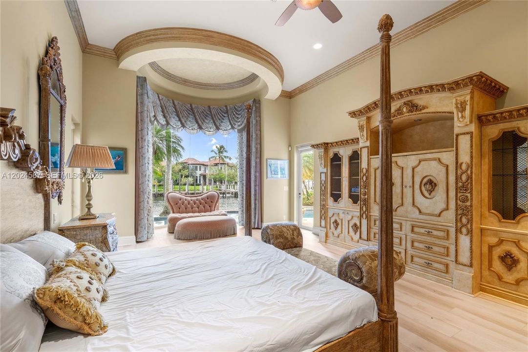 For Sale: $7,500,000 (5 beds, 5 baths, 6867 Square Feet)