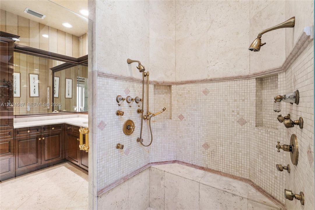 For Sale: $7,500,000 (5 beds, 5 baths, 6867 Square Feet)