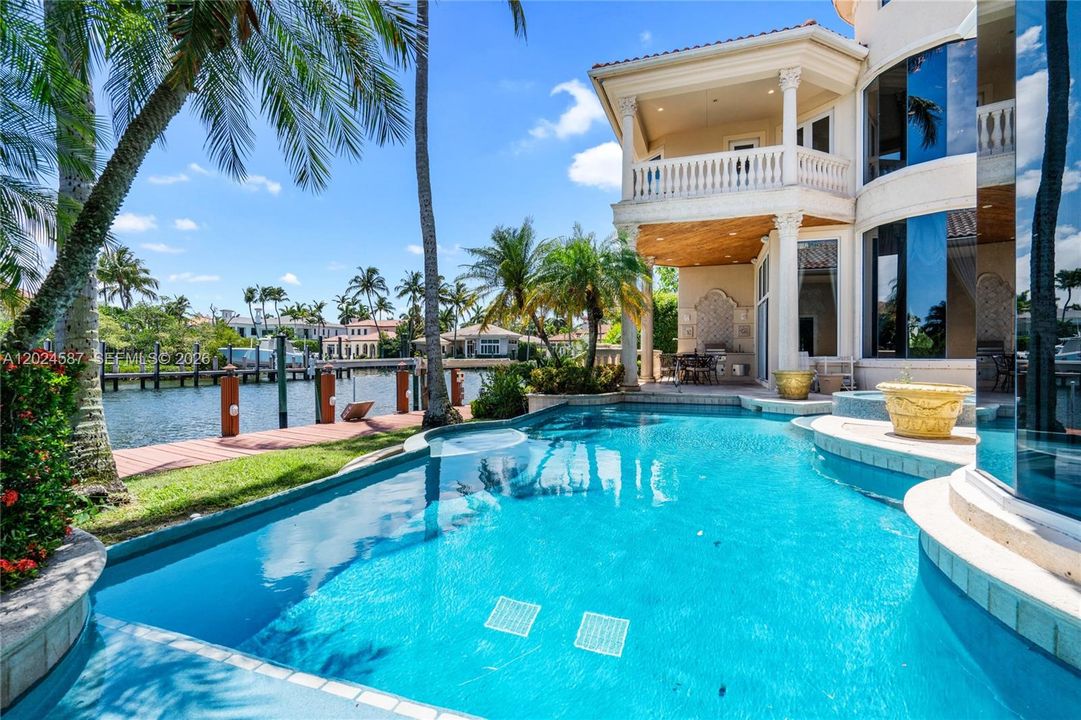 For Sale: $7,500,000 (5 beds, 5 baths, 6867 Square Feet)