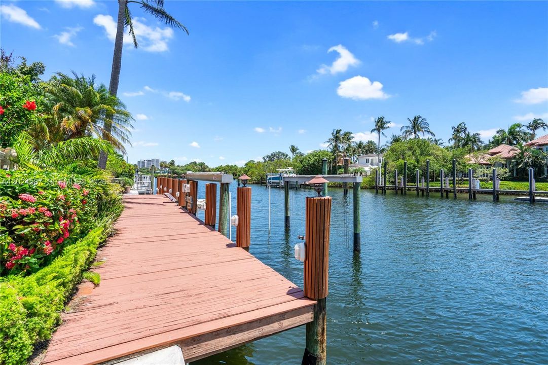 For Sale: $7,500,000 (5 beds, 5 baths, 6867 Square Feet)