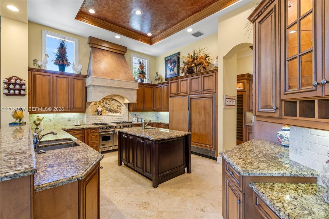 For Sale: $7,500,000 (5 beds, 5 baths, 6867 Square Feet)
