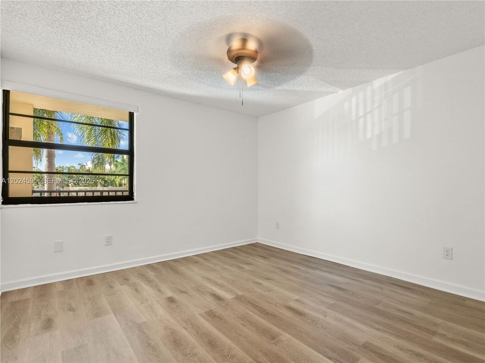 For Sale: $275,000 (2 beds, 2 baths, 1500 Square Feet)