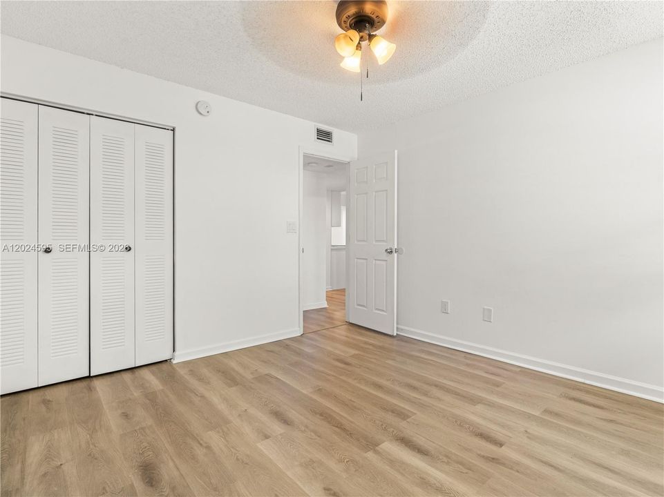 For Sale: $275,000 (2 beds, 2 baths, 1500 Square Feet)