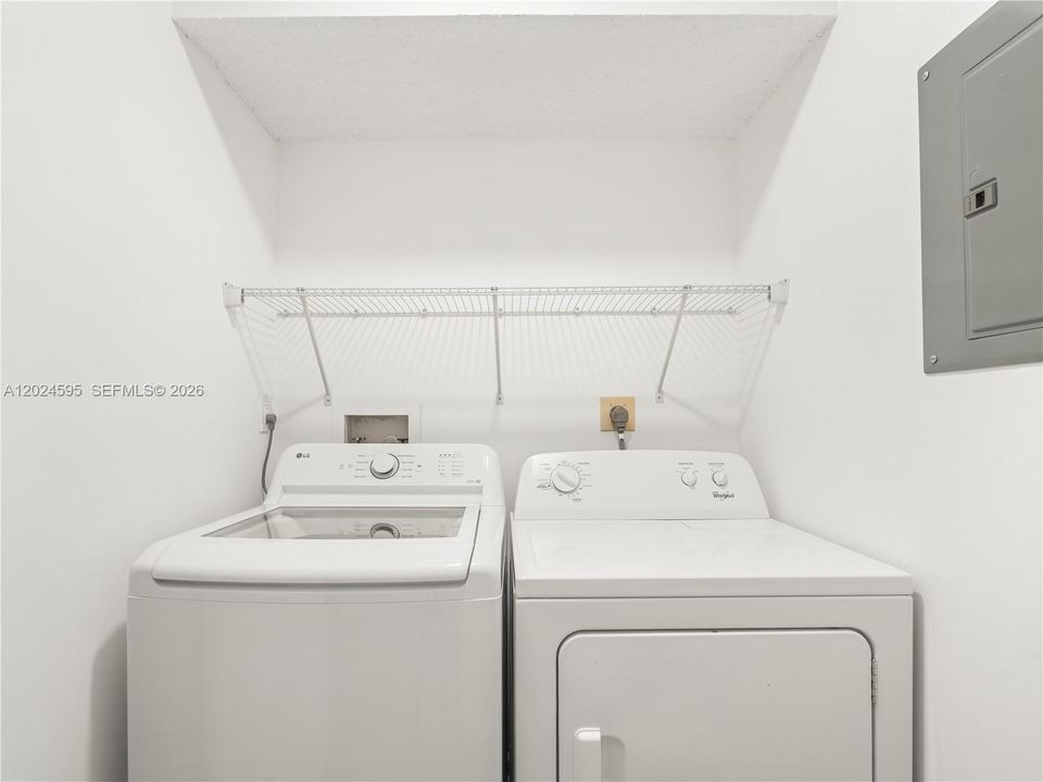 For Sale: $275,000 (2 beds, 2 baths, 1500 Square Feet)